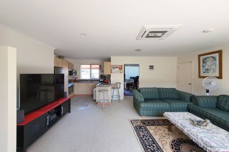 Photo of property in 3/262 Centreway Road, Orewa, 0931