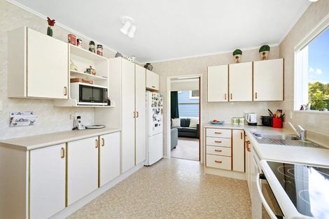 Photo of property in 8 Fitzwilliam Terrace, Tawa, Wellington, 5028