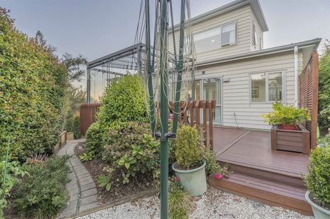 Photo of property in 13 Bintulu Place, Fairview Heights, Auckland, 0632