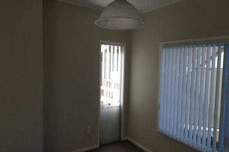 Photo of property in 1/212 Sunnynook Road, Totara Vale, Auckland, 0627