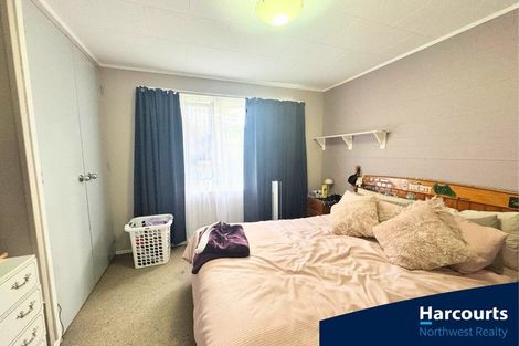 Photo of property in 727 Swanson Road, Swanson, Auckland, 0612