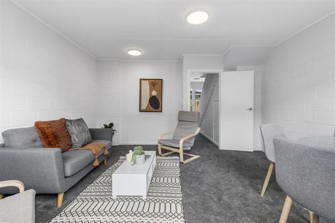 Photo of property in 2/100 Martin Street, Wallaceville, Upper Hutt, 5018