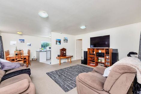 Photo of property in 2/8 Mchardy Place, Glenfield, Auckland, 0627