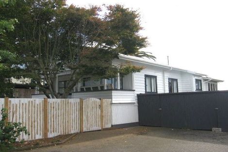 Photo of property in 155 Glenfield Road, Hillcrest, Auckland, 0626
