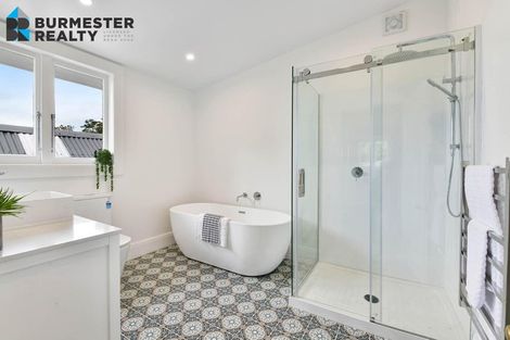 Photo of property in 5 Porter Crescent, Helensville, 0800