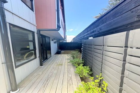 Photo of property in 20f Gilliam Street, New Lynn, Auckland, 0600