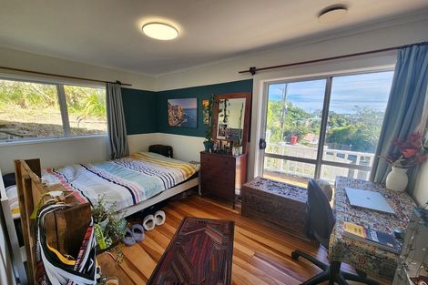 Photo of property in 92 Ruskin Road, Newlands, Wellington, 6037