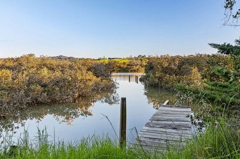 Photo of property in 127 Whangaparaoa Road, Red Beach, 0932