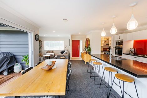 Photo of property in 41 Coutts Way, Fitzherbert, Palmerston North, 4410