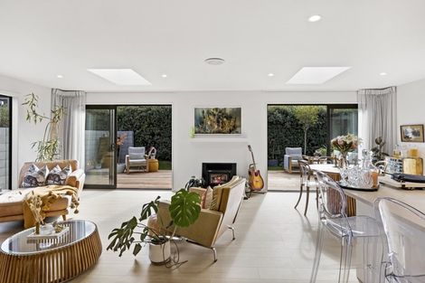 Photo of property in 10 Pendeen Crescent, Jacks Point, Queenstown, 9371