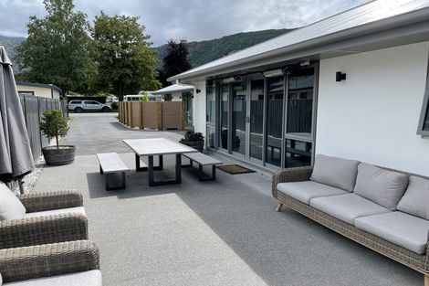 Photo of property in 2 Preston Drive, Arrowtown, 9302