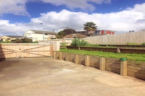 Photo of property in 4 Blueridge Close, Sunnyvale, Auckland, 0612