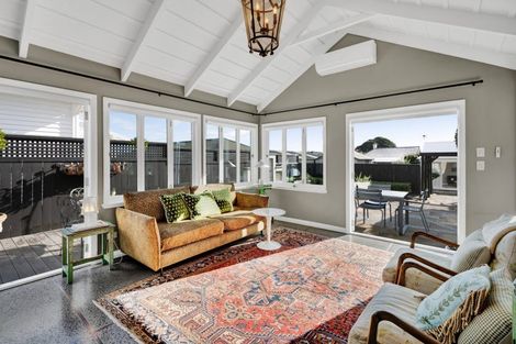 Photo of property in 89 Pendarves Street, New Plymouth, 4310