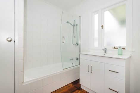 Photo of property in 1/51 Browns Bay Road, Browns Bay, Auckland, 0630