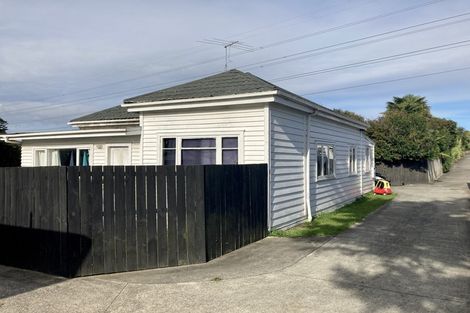 Photo of property in 55 Middlemore Crescent, Papatoetoe, Auckland, 2025