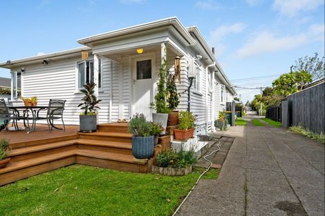 Photo of property in 2/5 Tokomaru Street, Welbourn, New Plymouth, 4312