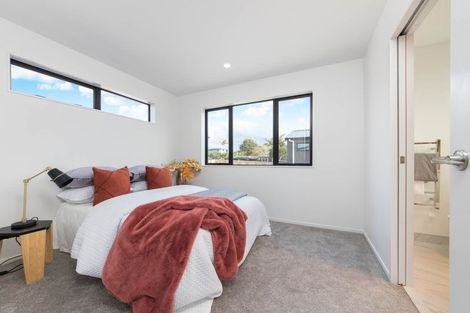 Photo of property in 2/85 Royal View Road, Te Atatu South, Auckland, 0610