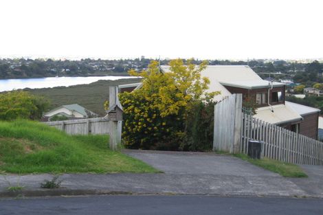 Photo of property in 22 Worthington Place, West Harbour, Auckland, 0618