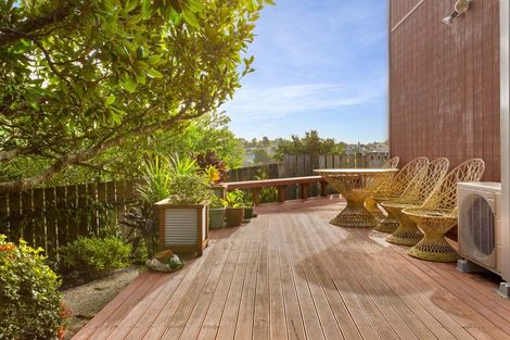 Photo of property in 76h Edmonton Road, Henderson, Auckland, 0612