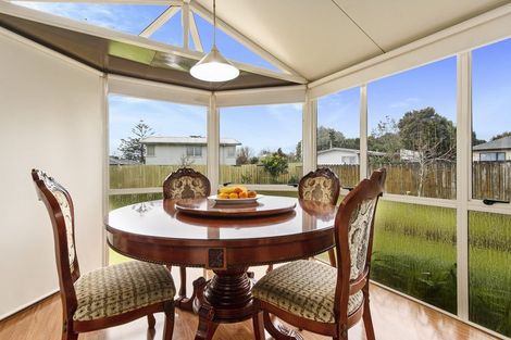 Photo of property in 17 Edgewater Drive, Pakuranga, Auckland, 2010