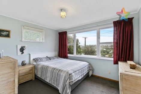 Photo of property in 10 Innes Way, Newlands, Wellington, 6037