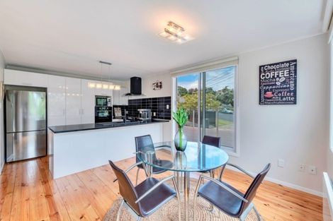 Photo of property in 267 Vipond Road, Stanmore Bay, Whangaparaoa, 0932