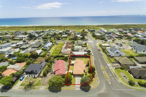 Photo of property in 4 Dalton Drive, Papamoa Beach, Papamoa, 3118
