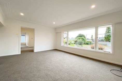Photo of property in 18 Taikata Road, Te Atatu Peninsula, Auckland, 0610