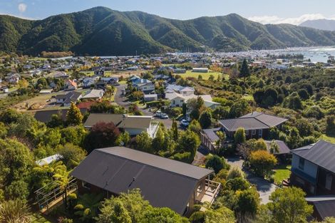 Photo of property in 7 Matai Place, Waikawa, Picton, 7220