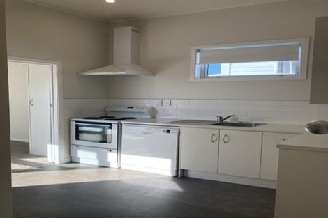 Photo of property in 17 Queens Drive, Kilbirnie, Wellington, 6022