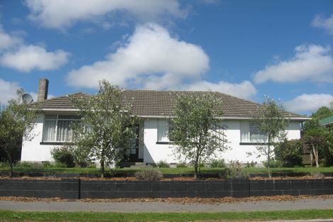 Photo of property in 8 Ardmore Place, Bishopdale, Christchurch, 8053