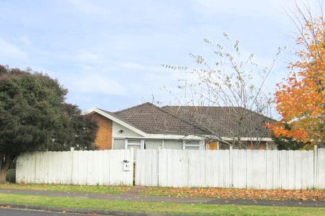 Photo of property in 2 Spears Place, Botany Downs, Auckland, 2010