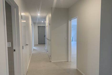 Photo of property in 124 Pepene Avenue, Takanini, Auckland, 2112