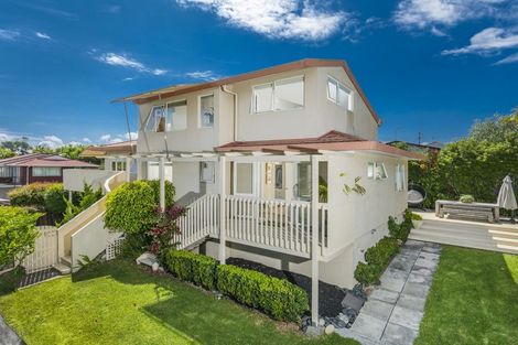 Photo of property in 2/102 Beresford Street, Bayswater, Auckland, 0622