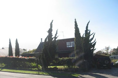 Photo of property in 43 Charles Dickens Drive, Mellons Bay, Auckland, 2014