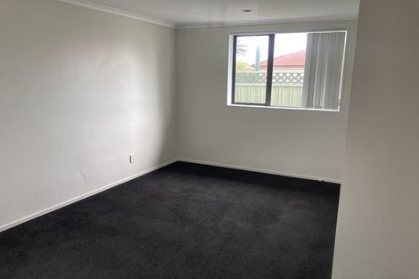 Photo of property in 10 Waldos Way, Mangere, Auckland, 2022