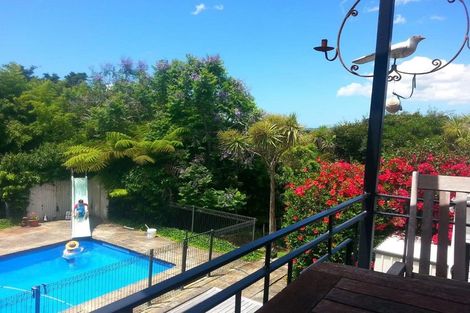 Photo of property in 26 Beach Road, Mellons Bay, Auckland, 2014