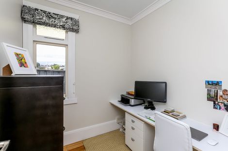 Photo of property in 22 Cutfield Road, New Plymouth, 4310