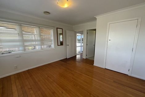 Photo of property in 4 Paton Avenue, Te Atatu South, Auckland, 0610
