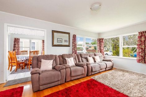 Photo of property in 13 Minton Place, Manurewa, Auckland, 2102