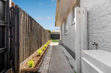 Photo of property in 2/320 Memorial Avenue, Burnside, Christchurch, 8053