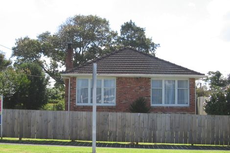Photo of property in 24 Harbour View Road, Te Atatu Peninsula, Auckland, 0610