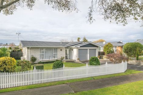 Photo of property in 14 Hollows Crescent, Takaro, Palmerston North, 4412