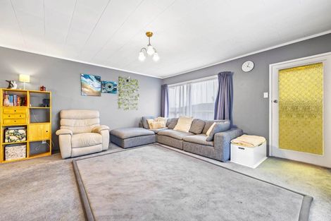 Photo of property in 2/39 Blacklock Avenue, Henderson, Auckland, 0612