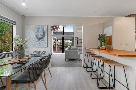 Photo of property in 2/15 Tetrarch Place, Totara Vale, Auckland, 0629