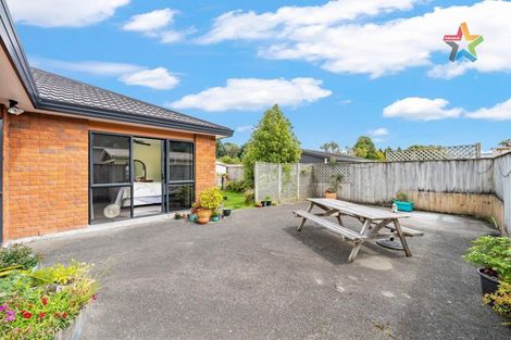 Photo of property in 5 Maru Street, Stokes Valley, Lower Hutt, 5019