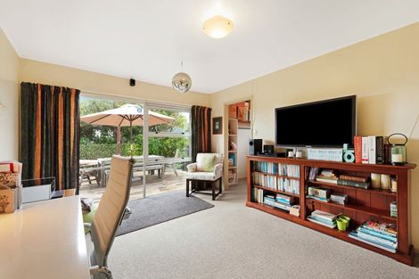 Photo of property in 4 Bishops Glen, Tawa, Wellington, 5028