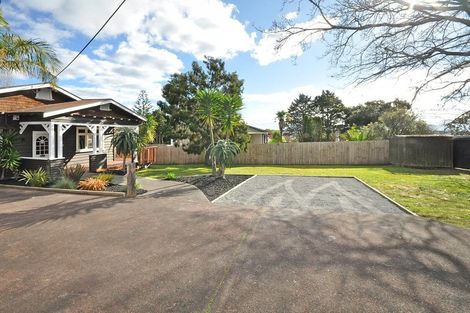 Photo of property in 47 View Road, Henderson, Auckland, 0612