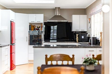 Photo of property in 7 Luff Place, Whitby, Porirua, 5024