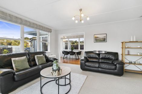 Photo of property in 35 Lynda Avenue, Paparangi, Wellington, 6037